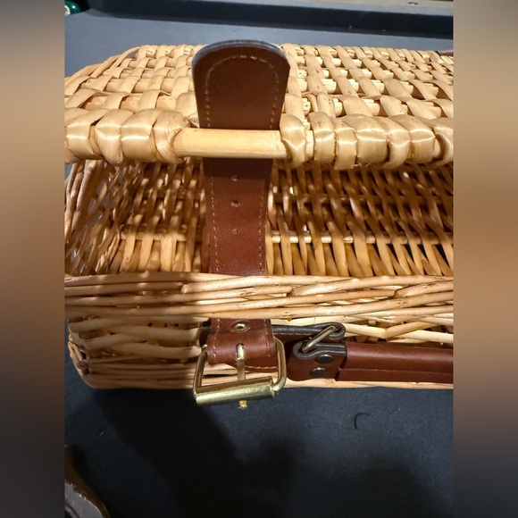 Wicker Picnic Basket with Leather Straps - Picture 9 of 11